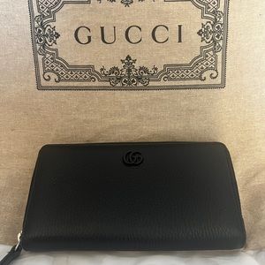 Gucci GG Marmont Zip around Wallet